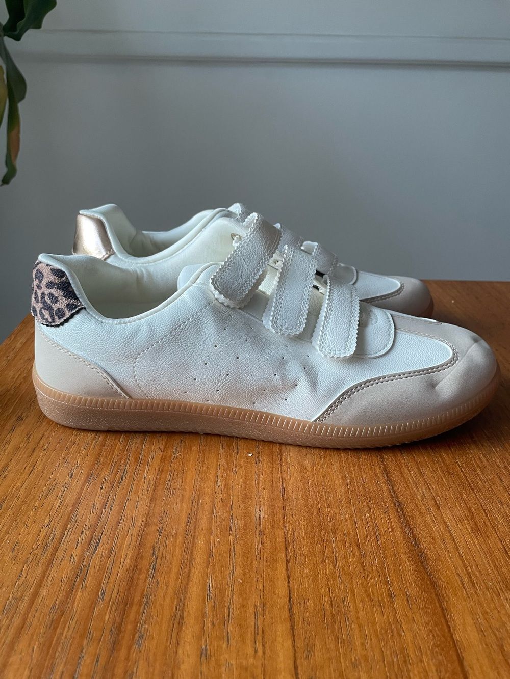 Mismatched DV Dolce Vita Quick Sneakers Size 9